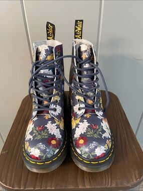 Dr Martens Boots Navy Blue Floral Pascal Air Wair Boho Festival US Size 5